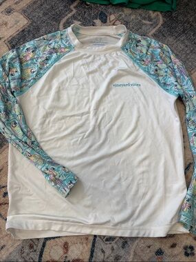 Vineyard Vines kids swim rash guard. Performance.Size 7